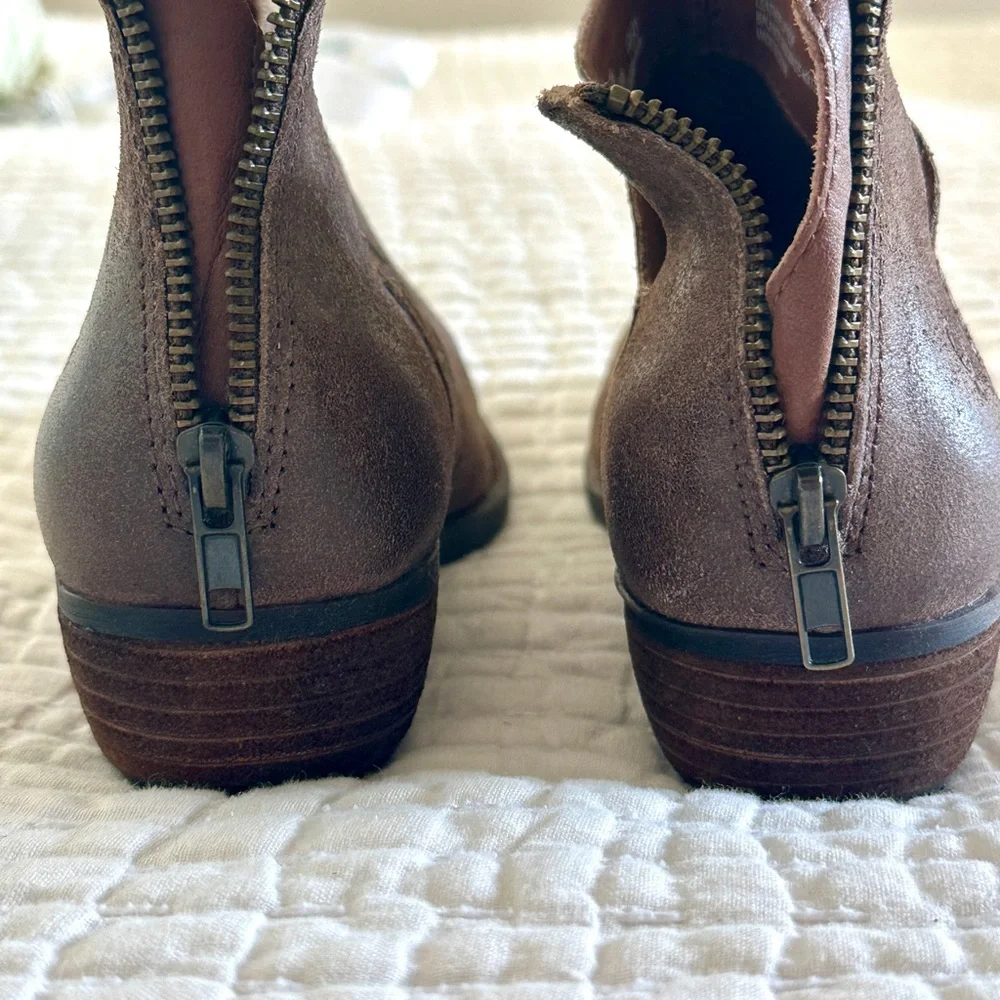 Born Kerri Women’s ankle boots new size 9 women’s Taupe distress - Picture 4 of 10